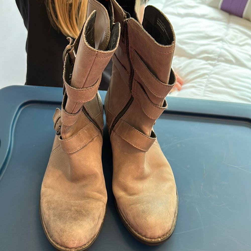 Born ankle boot grey size 9.5